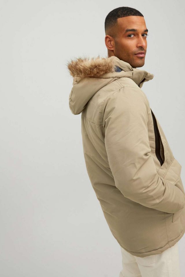 FallWinter2022_3905856_12211773_7-jackjones