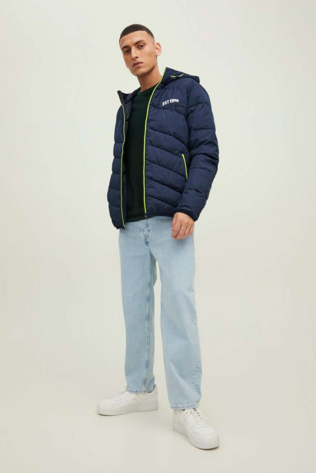 FallWinter2022_3906540_12211843_3-jackjones