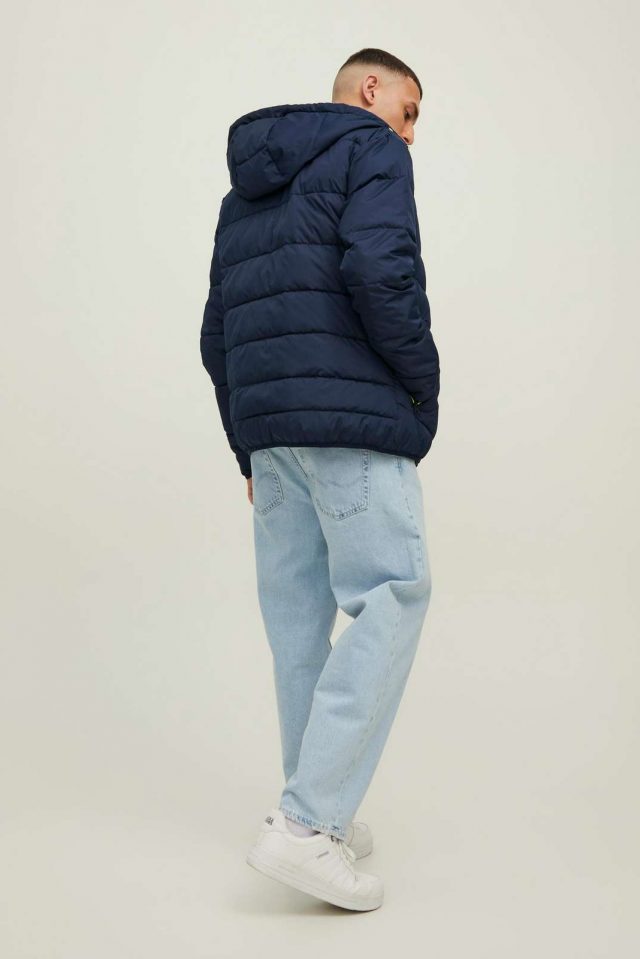 FallWinter2022_3906540_12211843_4-jackjones