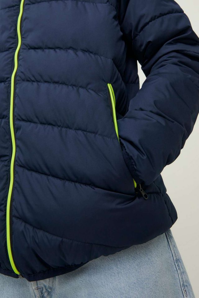 FallWinter2022_3906540_12211843_7-jackjones