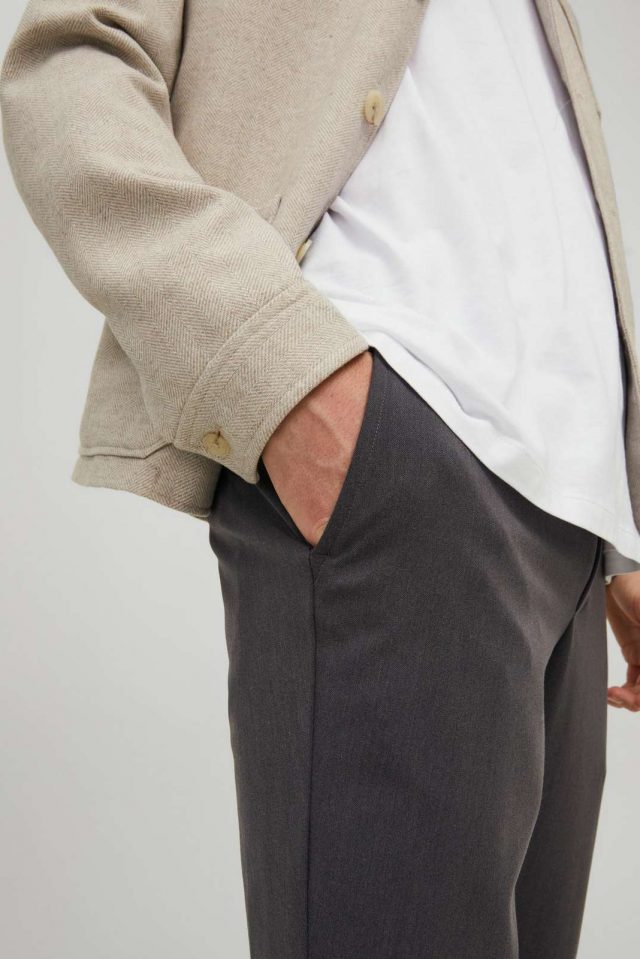 FallWinter2022_3980077_12216821_4-jackjones