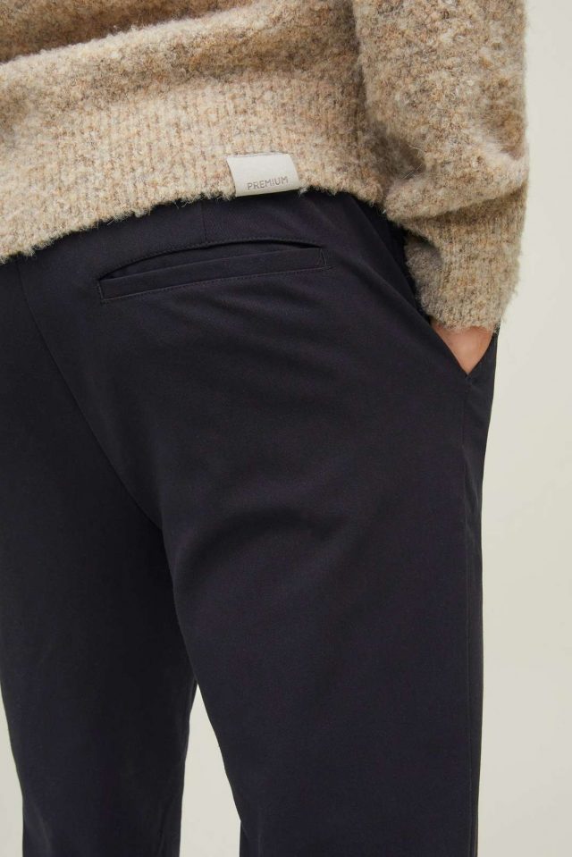 FallWinter2022_3980093_12216823_4-jackjones