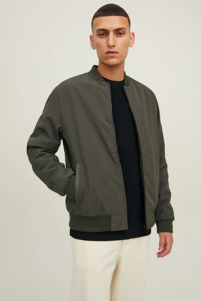 FallWinter2022_3980973_12216985_4-jackjones