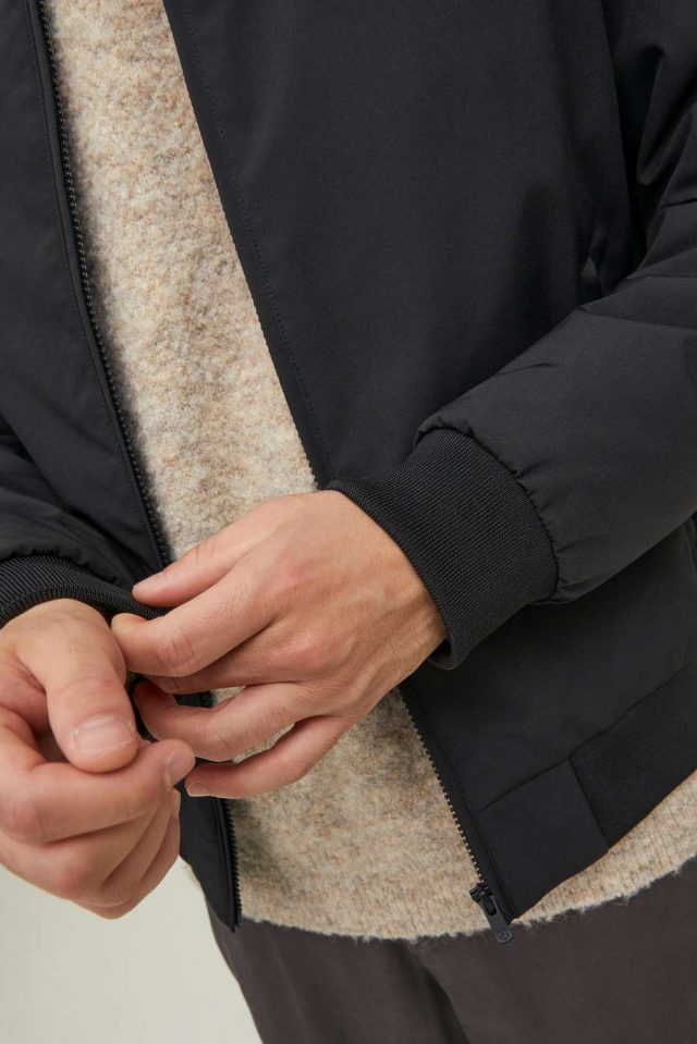 FallWinter2022_3999098_12216985_3-jackjones