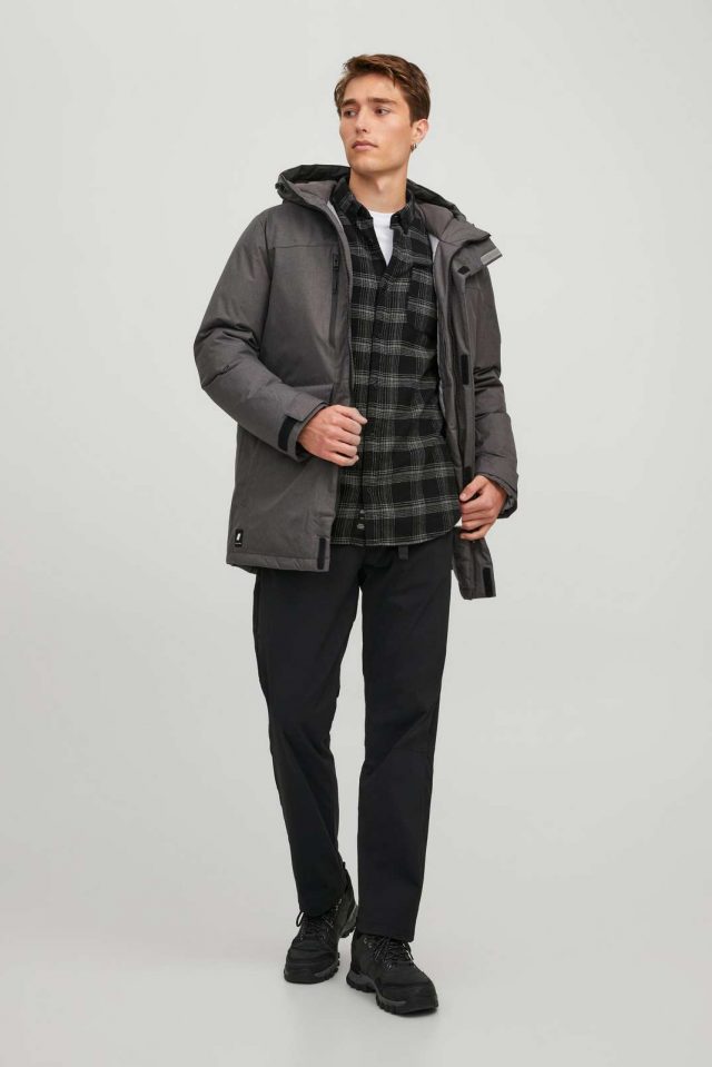 FallWinter2022_4021489_12219378_4-jackjones