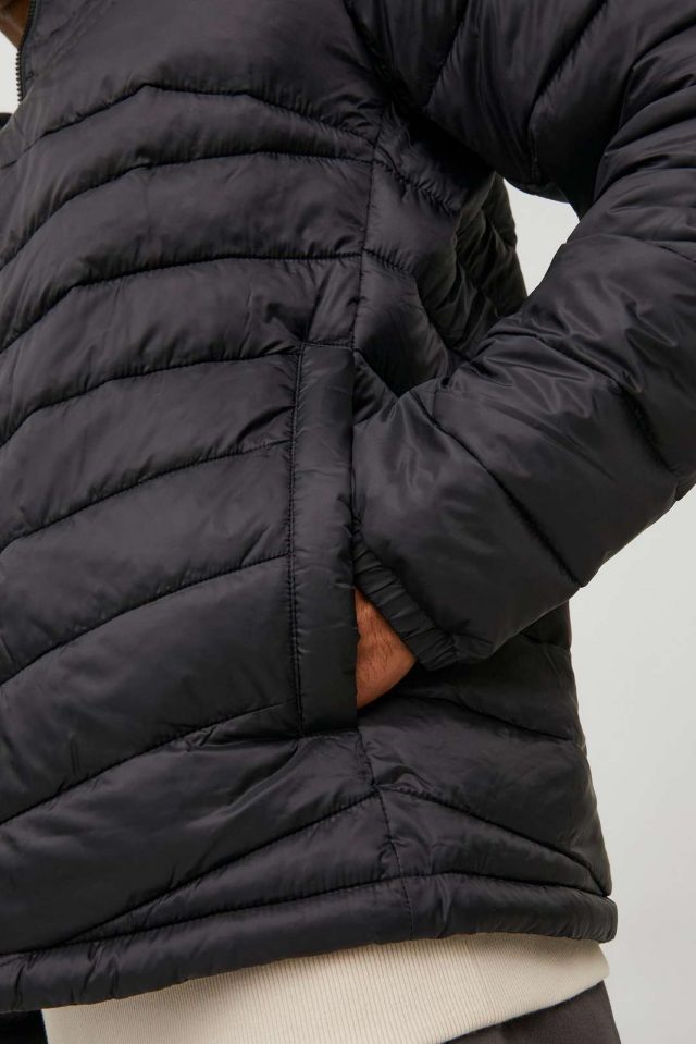 Noos2022_3918858_12211788_3-jackjones