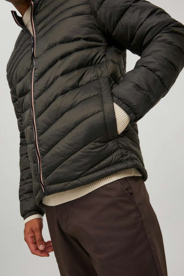 Noos2022_3918864_12211788_7-jackjones