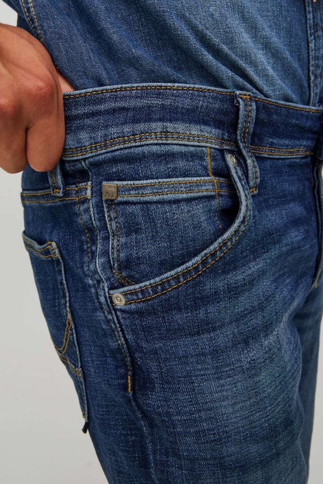 FallWinter2022_3789650_12201944_3-jackjones