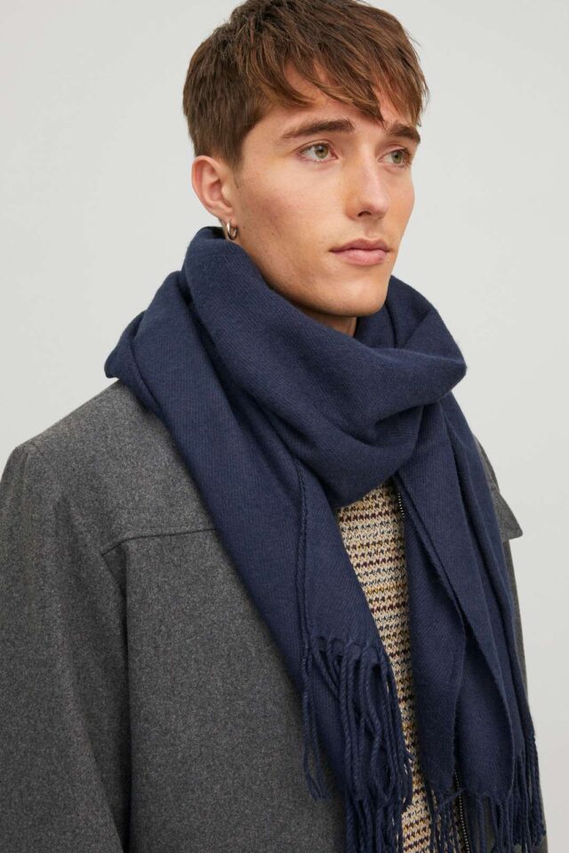 FallWinter2019_2936715_12140332_4-jackjones