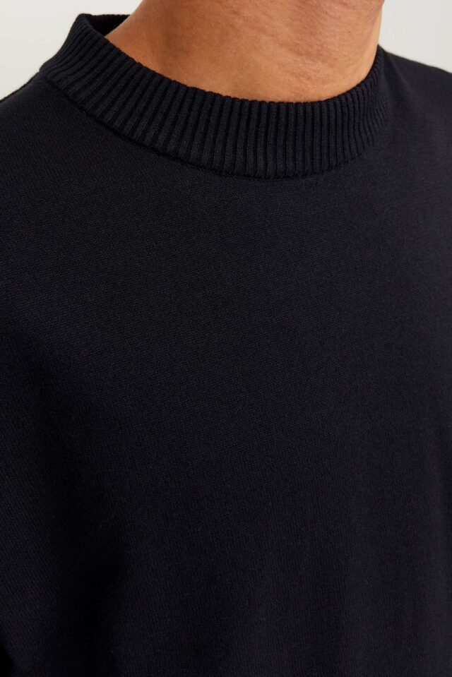 JCOCOLLECTIVE KNIT CREW NECK