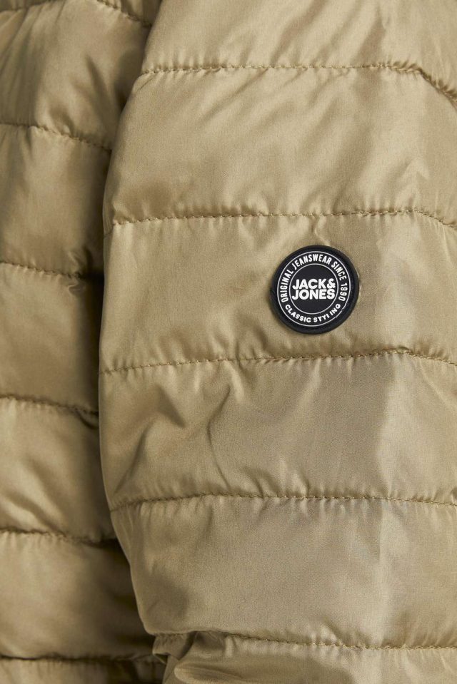 FallWinter2022_3770201_12200410_3-jackjones