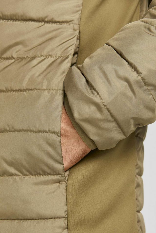 FallWinter2022_3770201_12200410_4-jackjones