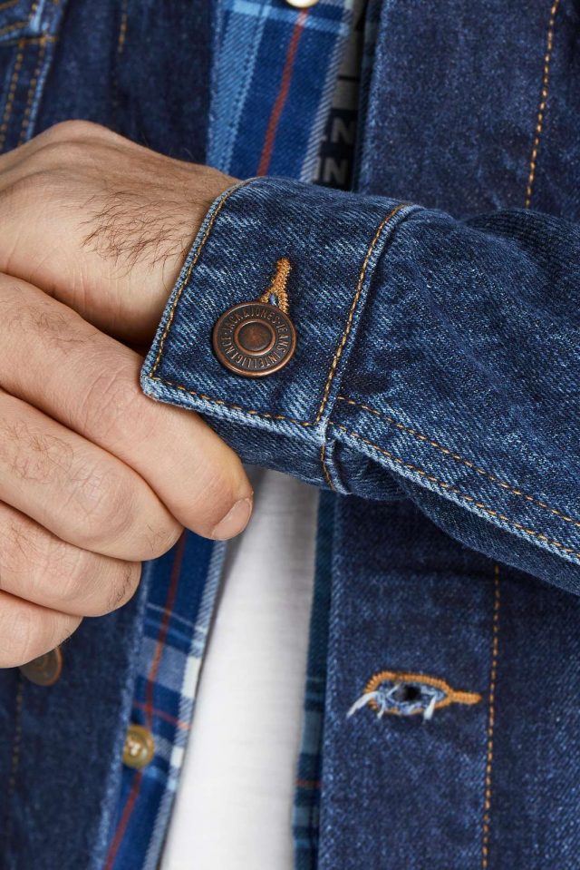 FallWinter2022_3797390_12202516_2-jackjones